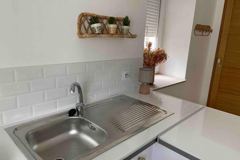 Au Coin Des Hospices Apartment Бон Екстериор снимка