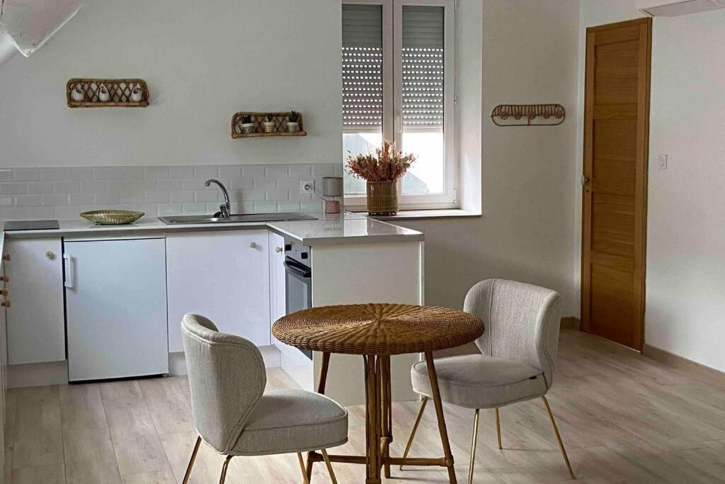Au Coin Des Hospices Apartment Бон Екстериор снимка